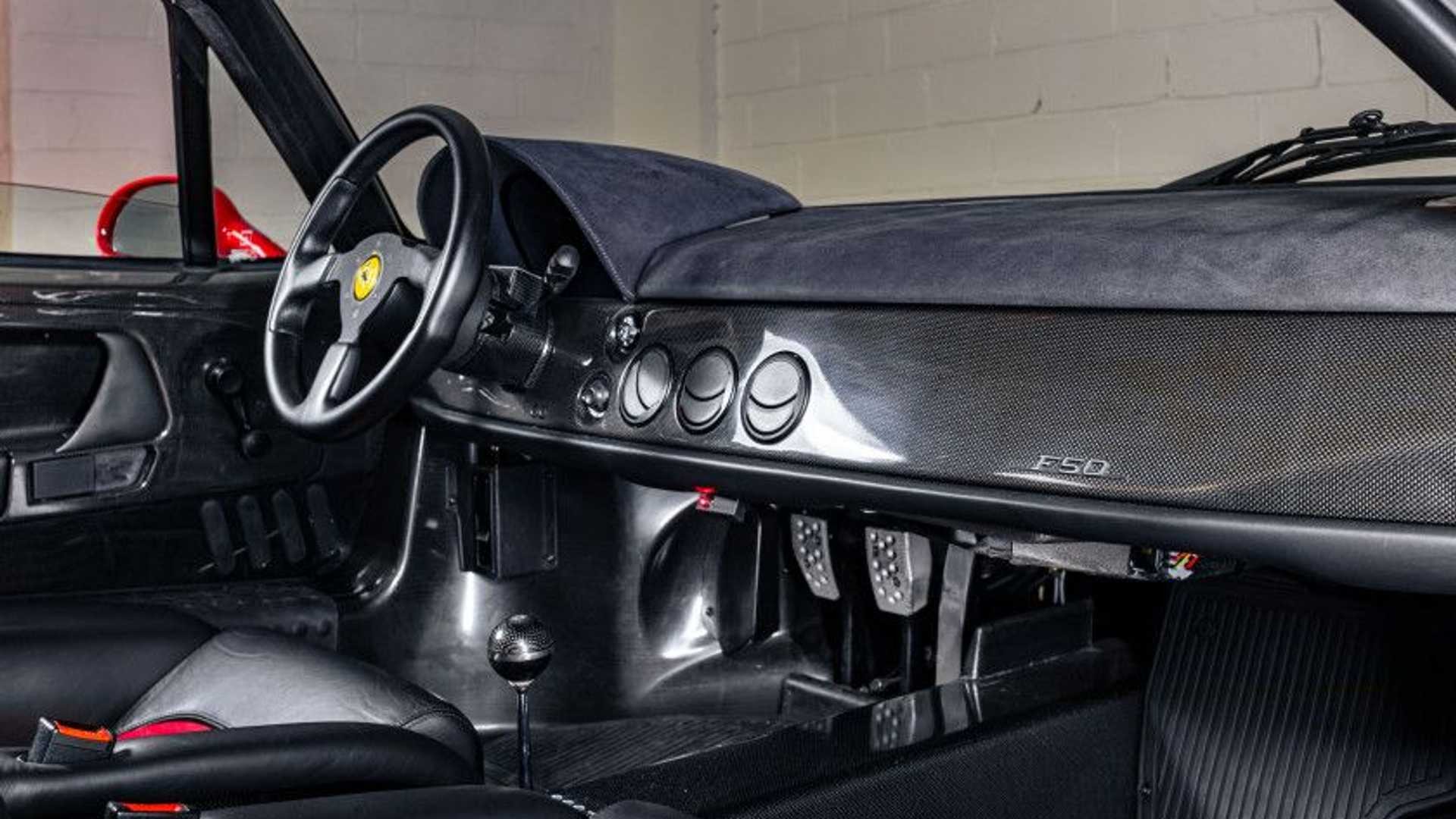 Ferrari F50, in vendita un esemplare con 1000 km: le immagini