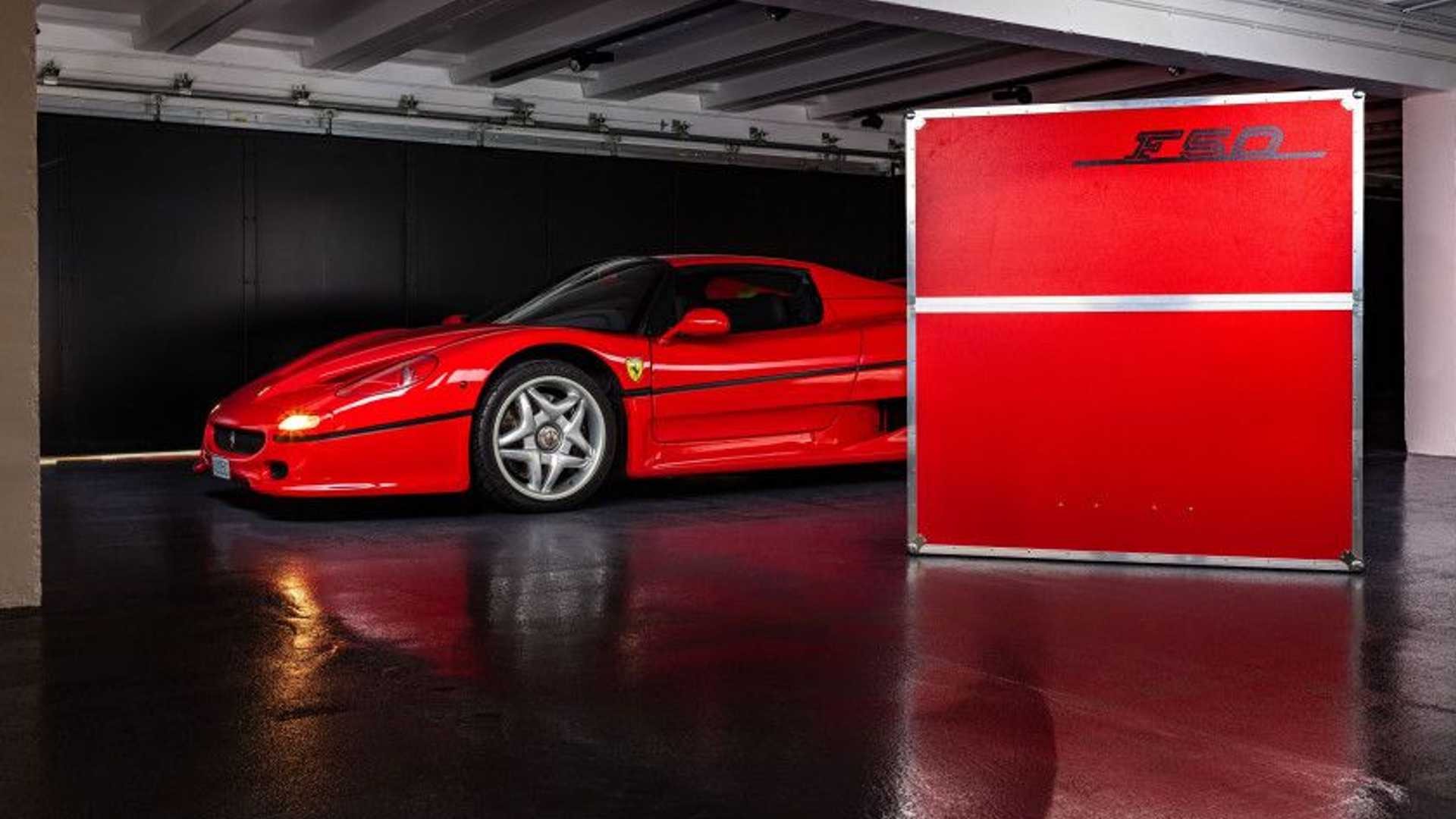 Ferrari F50, in vendita un esemplare con 1000 km: le immagini