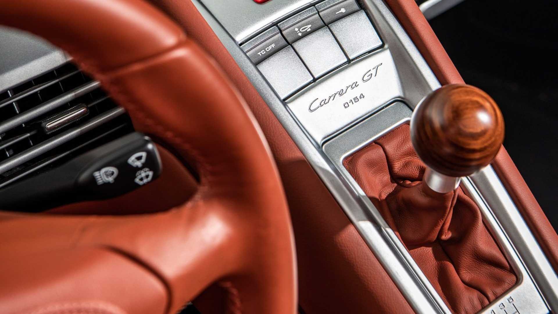 Porsche Carrera GT, esemplare come nuovo in vendita: le immagini