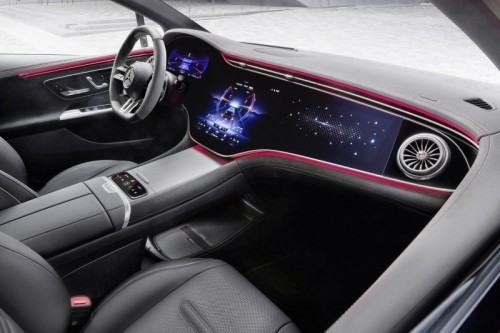 Mercedes EQE: nuove immagini ufficiali