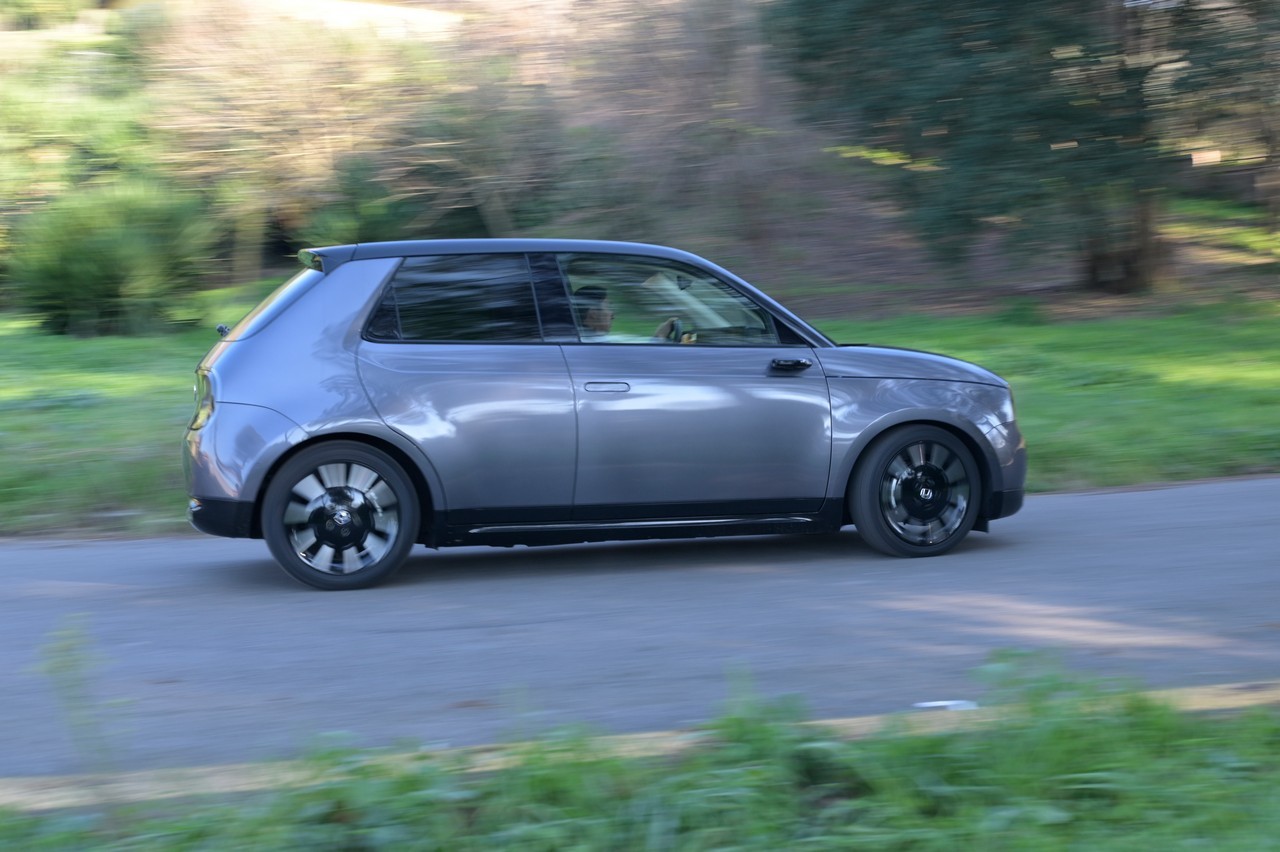 Mercedes EQA ed Honda e: prova su strada