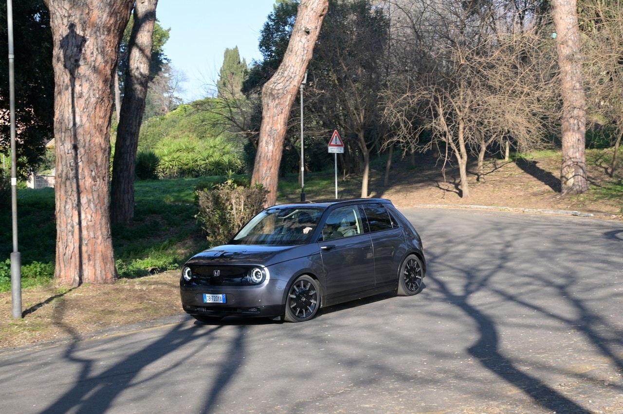 Mercedes EQA ed Honda e: prova su strada