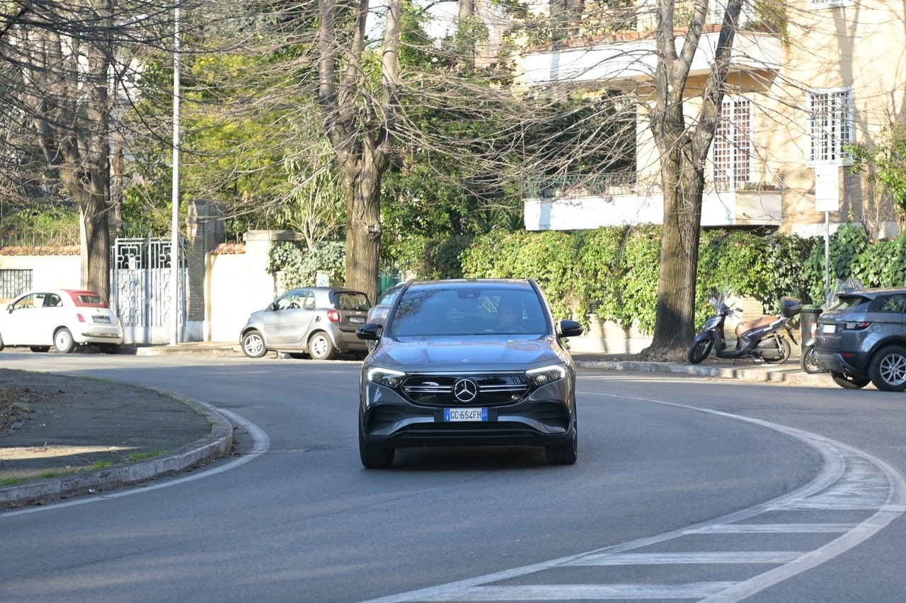 Mercedes EQA ed Honda e: prova su strada