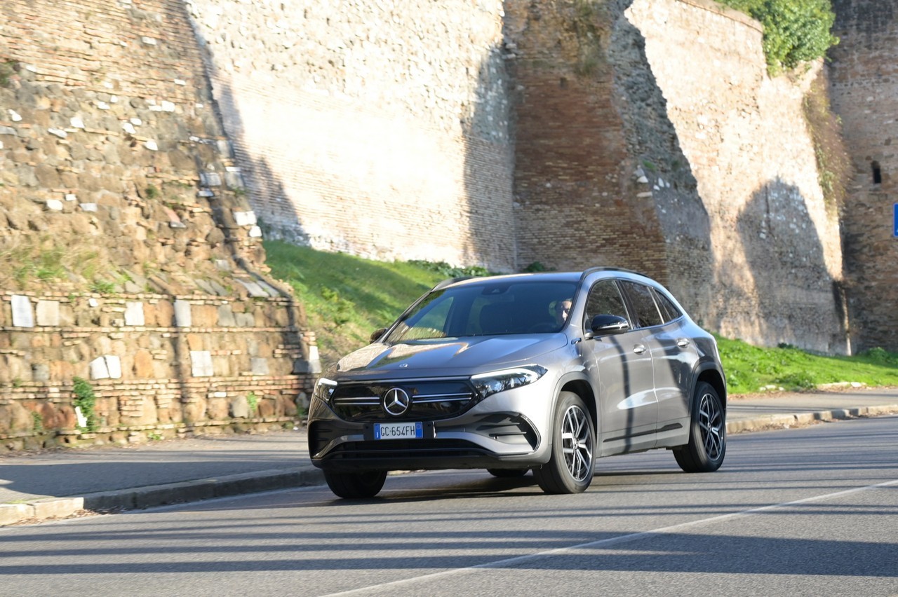 Mercedes EQA ed Honda e: prova su strada