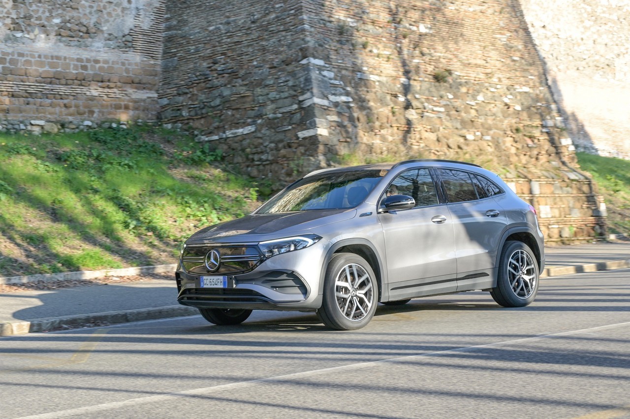 Mercedes EQA ed Honda e: prova su strada