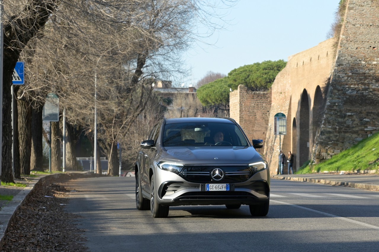 Mercedes EQA ed Honda e: prova su strada