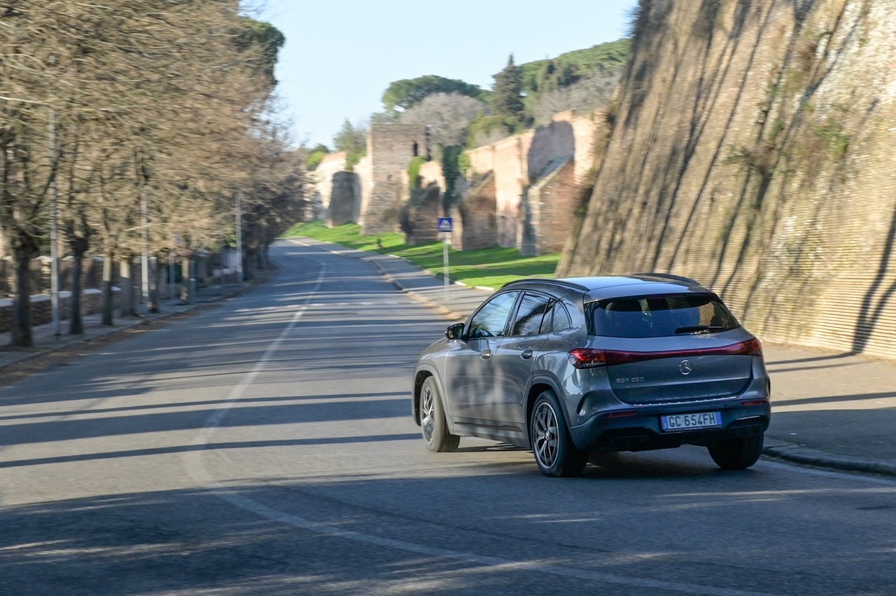 Mercedes EQA ed Honda e: prova su strada