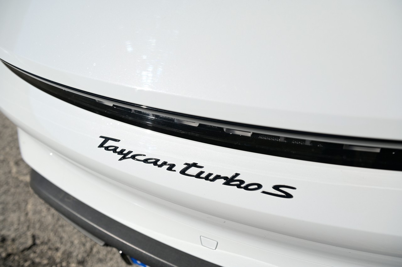 Porsche Taycan Cross Turismo Turbo S: prova su strada