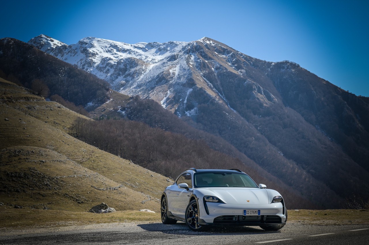 Porsche Taycan Cross Turismo Turbo S: prova su strada