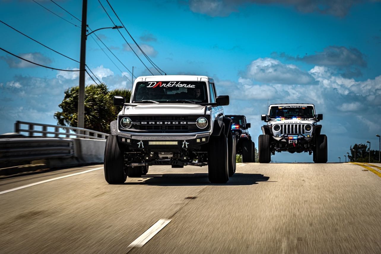 Ford Bronco 6×6: le immagini ufficiali