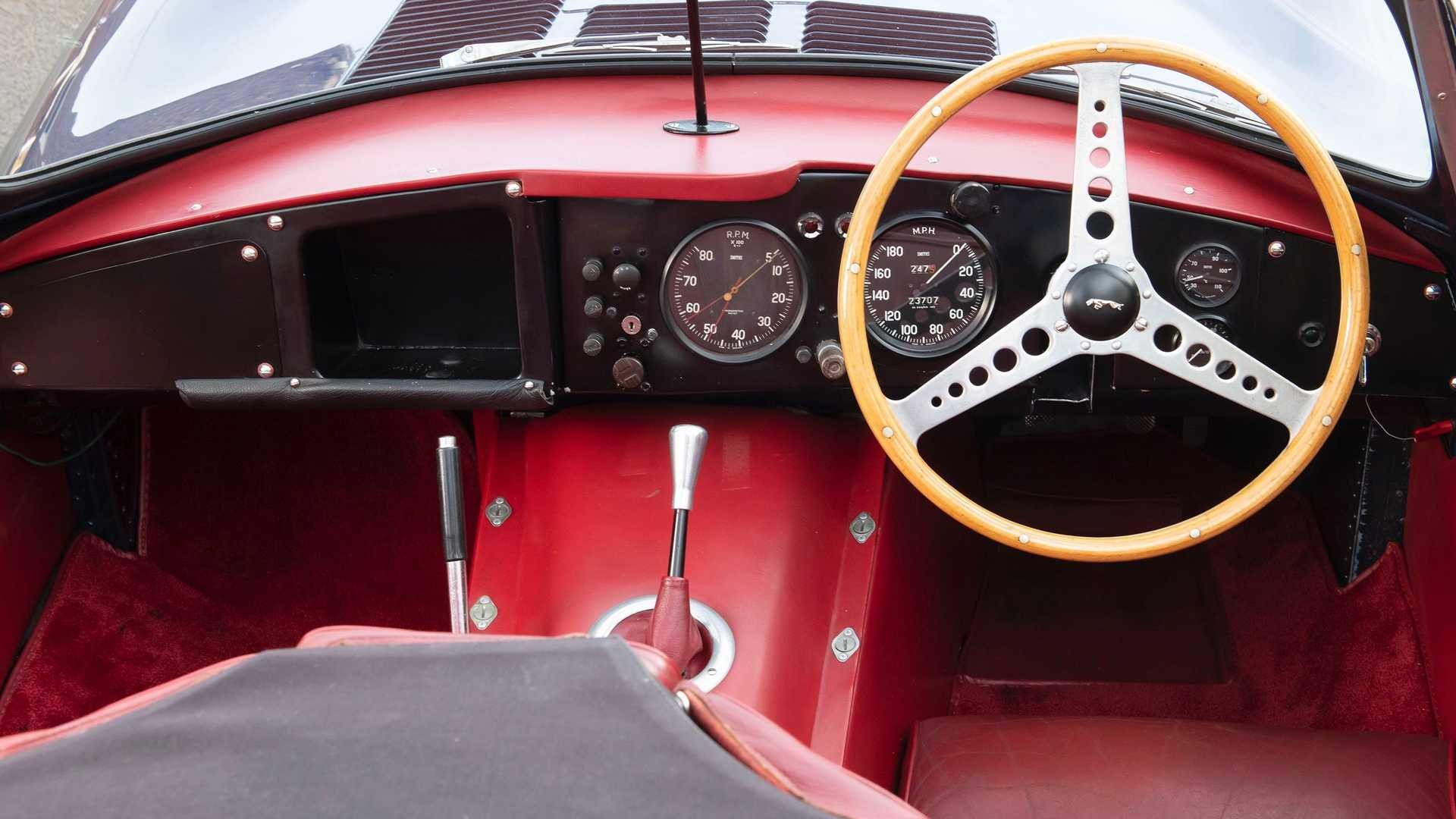 Jaguar XKSS Stradale: le immagini