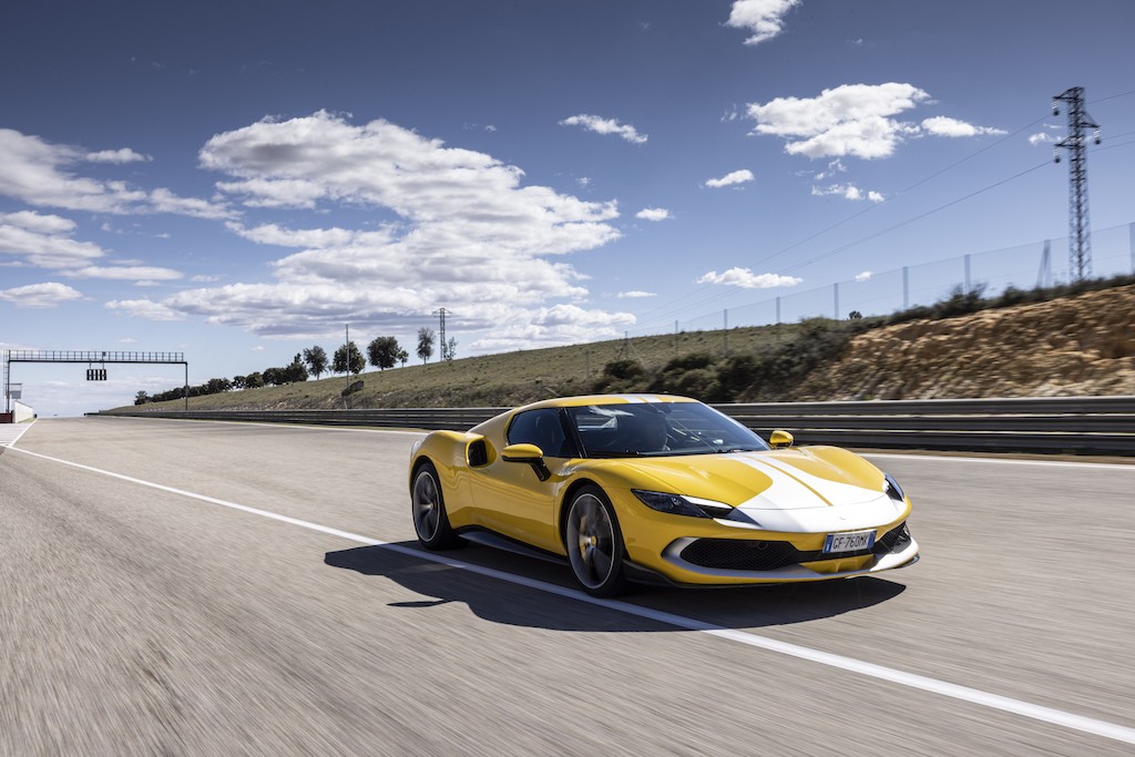 Ferrari 296 GTB: primo contatto con il colibrì di Maranello