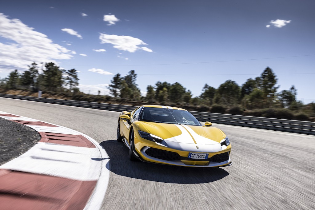 Ferrari 296 GTB: primo contatto con il colibrì di Maranello