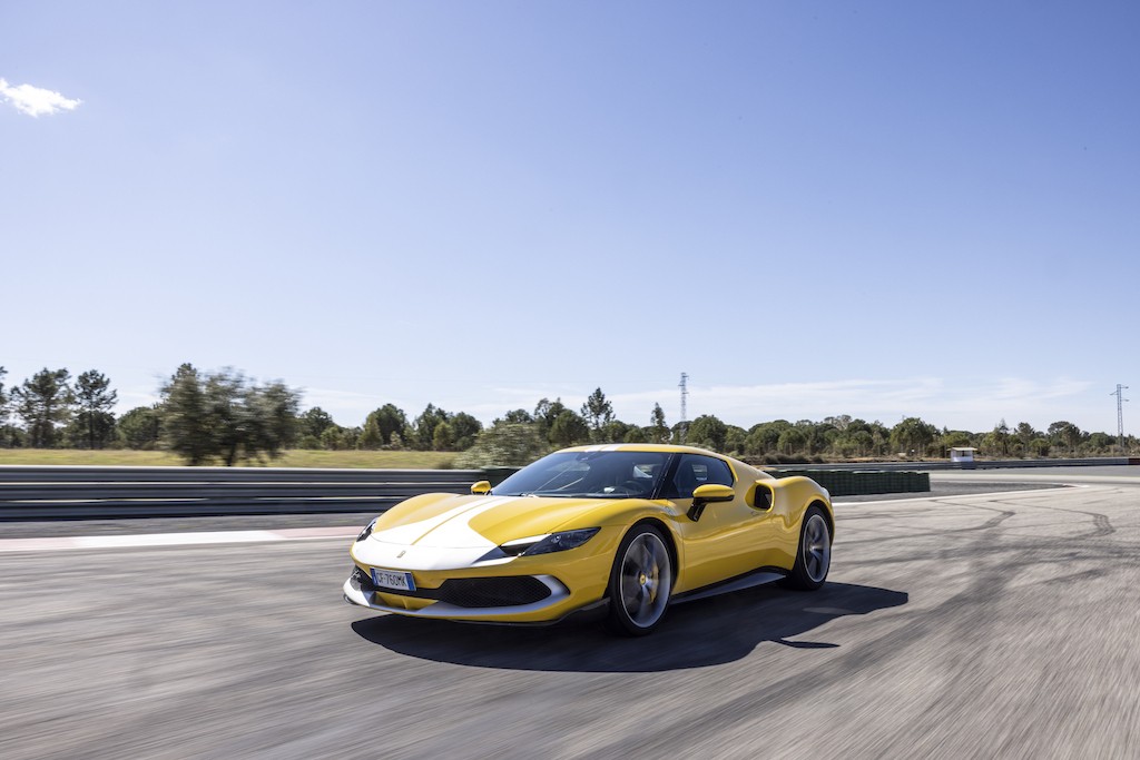 Ferrari 296 GTB: primo contatto con il colibrì di Maranello