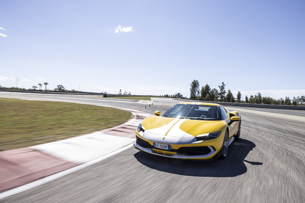 Ferrari 296 GTB: primo contatto con il colibrì di Maranello