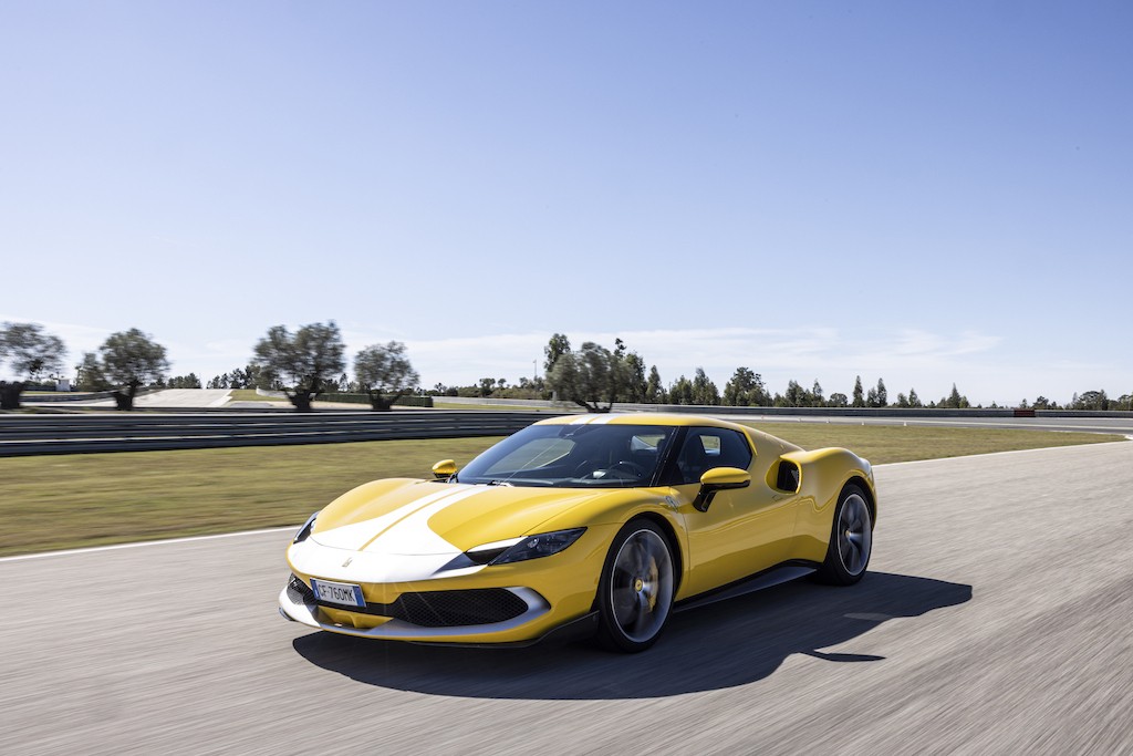 Ferrari 296 GTB: primo contatto con il colibrì di Maranello