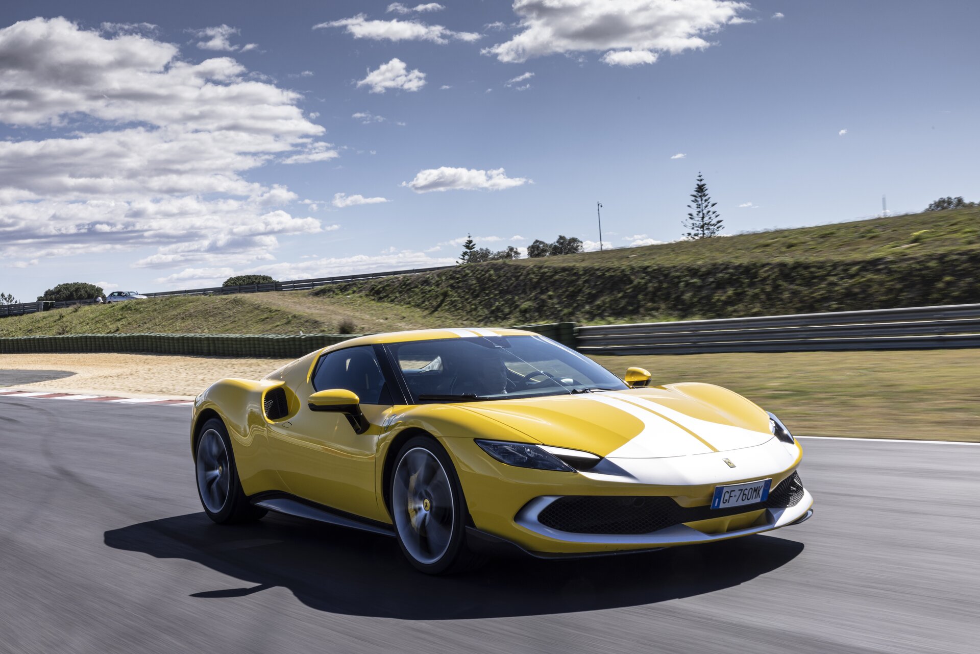 Ferrari 296 GTB: primo contatto con il colibrì di Maranello