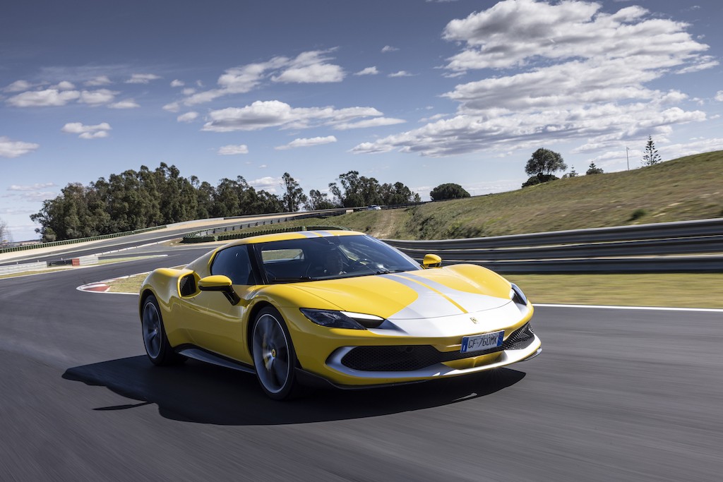 Ferrari 296 GTB: primo contatto con il colibrì di Maranello