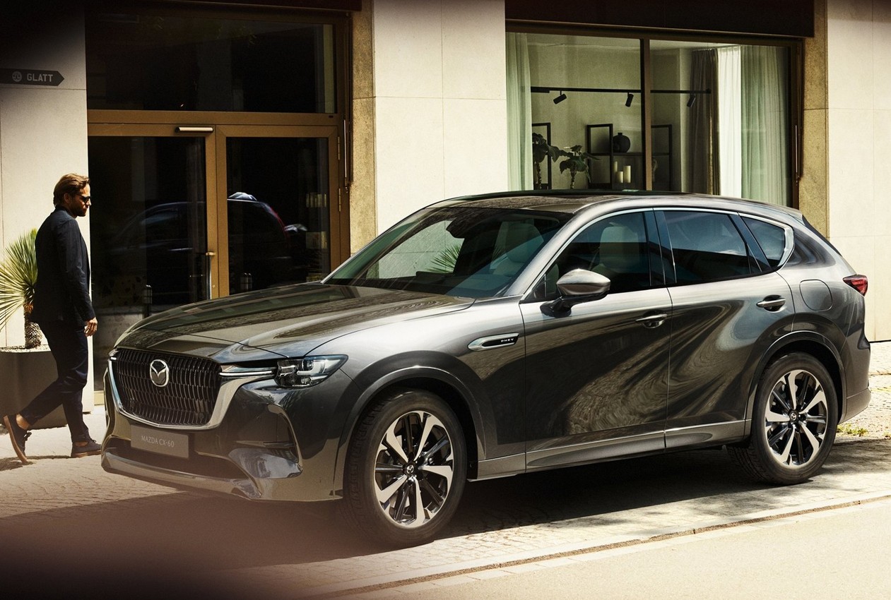 Mazda CX-60 PHEV: immagini ufficiali