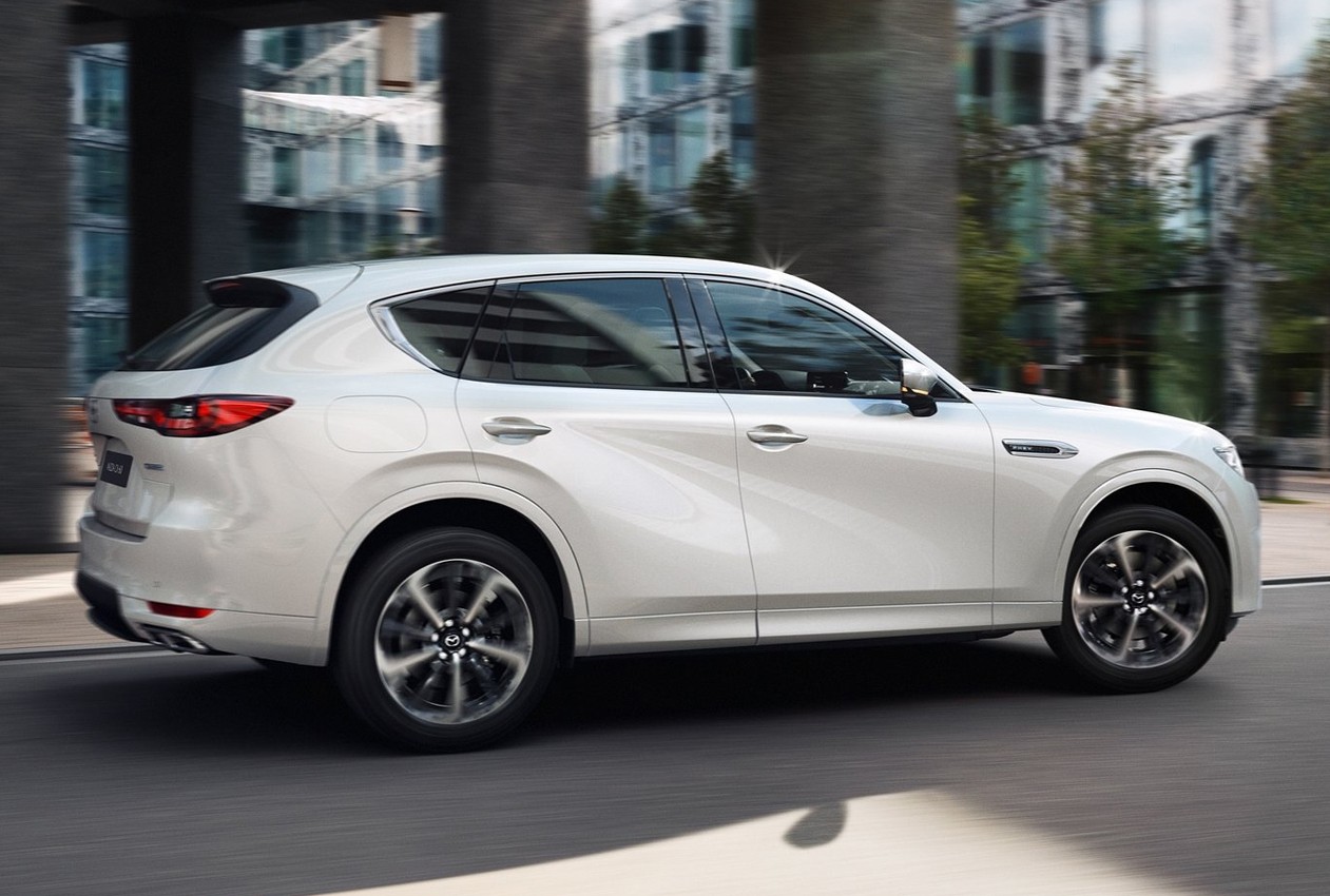 Mazda CX-60 PHEV: immagini ufficiali