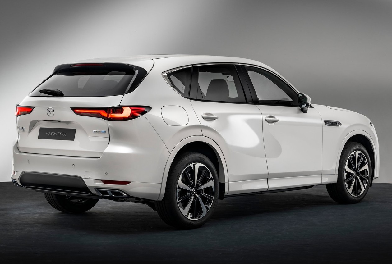 Mazda CX-60 PHEV: immagini ufficiali