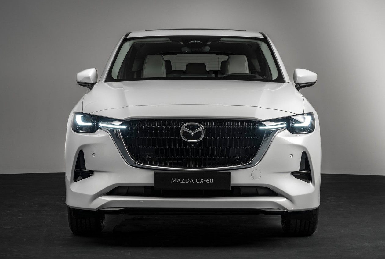 Mazda CX-60 PHEV: immagini ufficiali