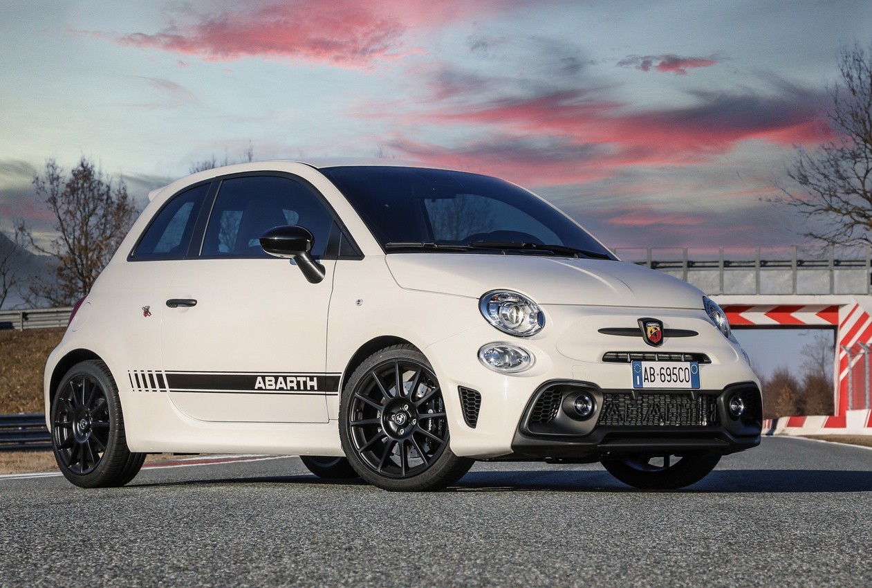 Abarth 595 e 695 2022: immagini ufficiali