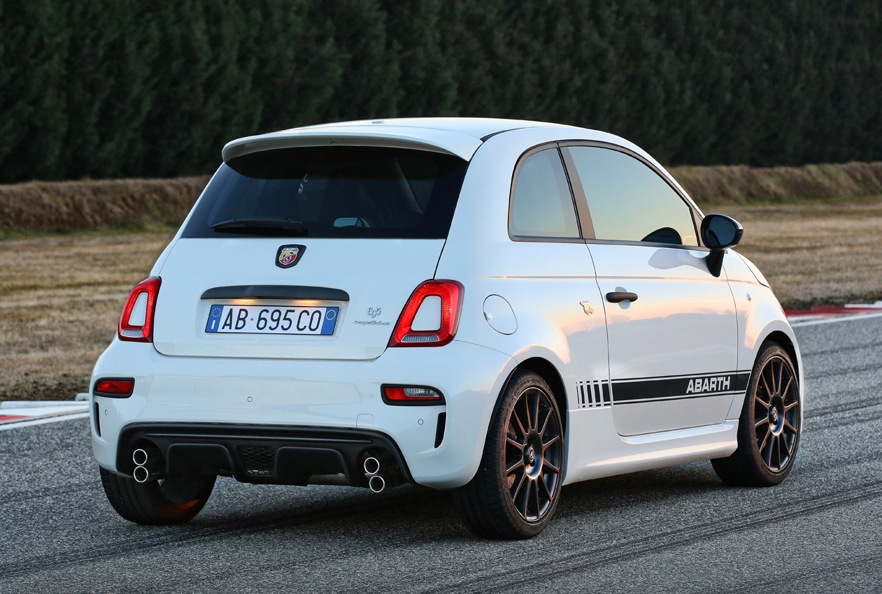 Abarth 595 e 695 2022: immagini ufficiali