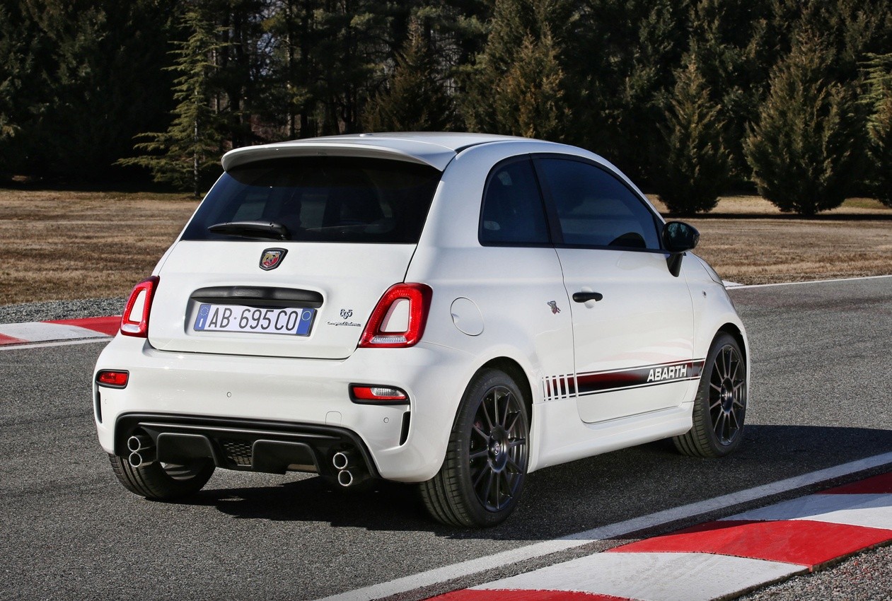 Abarth 595 e 695 2022: immagini ufficiali