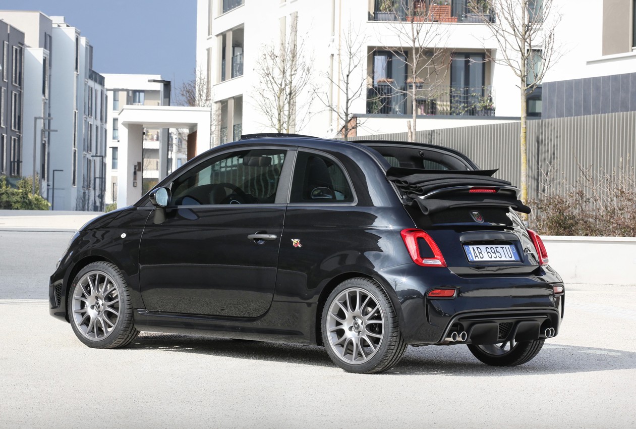 Abarth 595 e 695 2022: immagini ufficiali