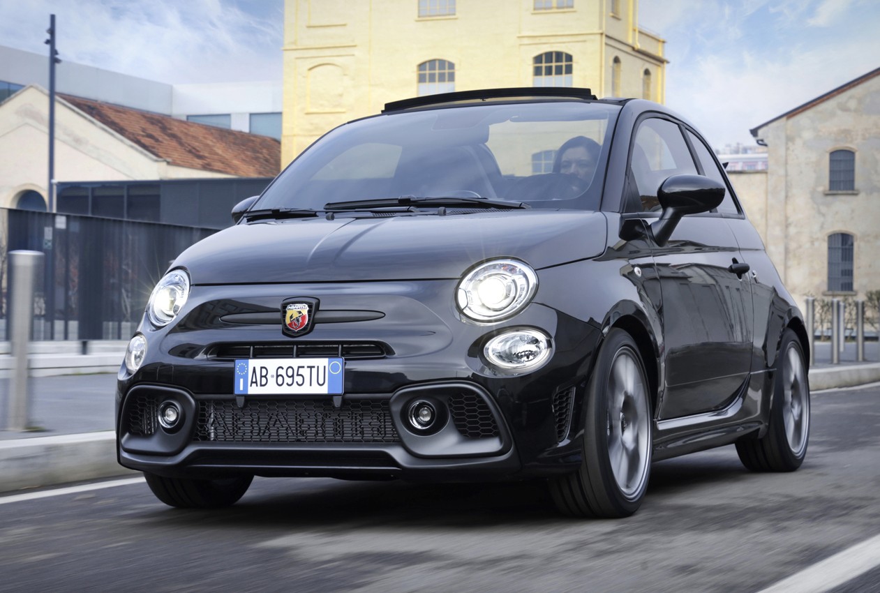 Abarth 595 e 695 2022: immagini ufficiali