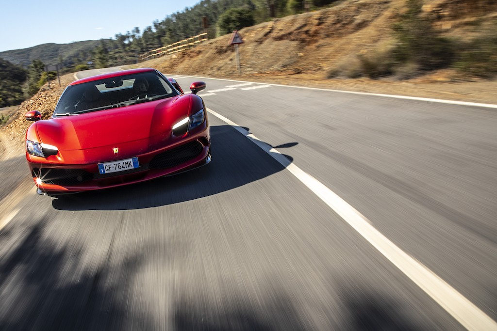 Ferrari 296 GTB: primo contatto con il colibrì di Maranello