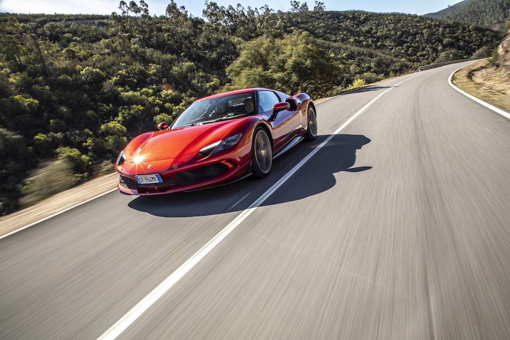 Ferrari 296 GTB: primo contatto con il colibrì di Maranello