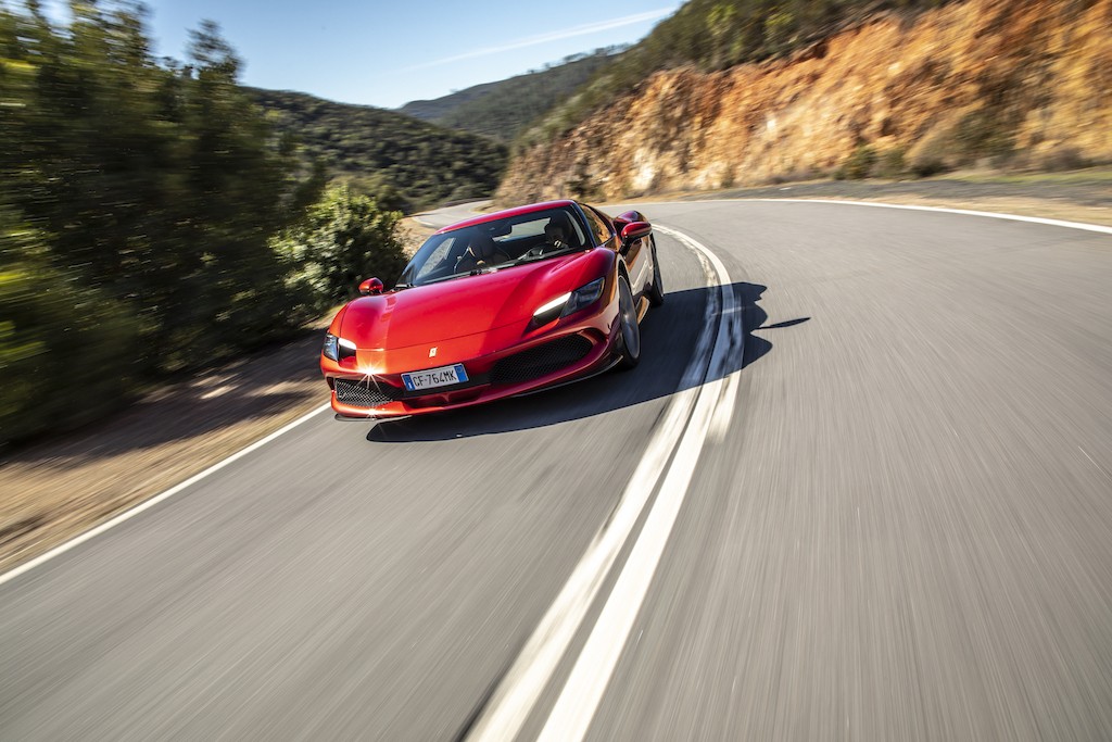 Ferrari 296 GTB: primo contatto con il colibrì di Maranello