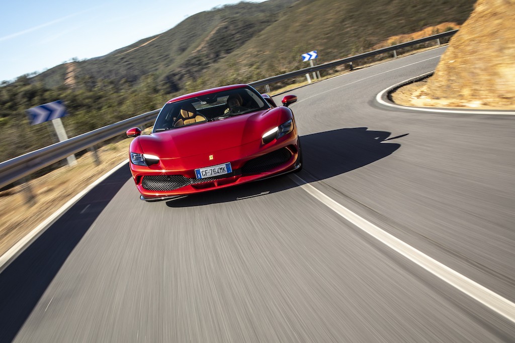 Ferrari 296 GTB: primo contatto con il colibrì di Maranello