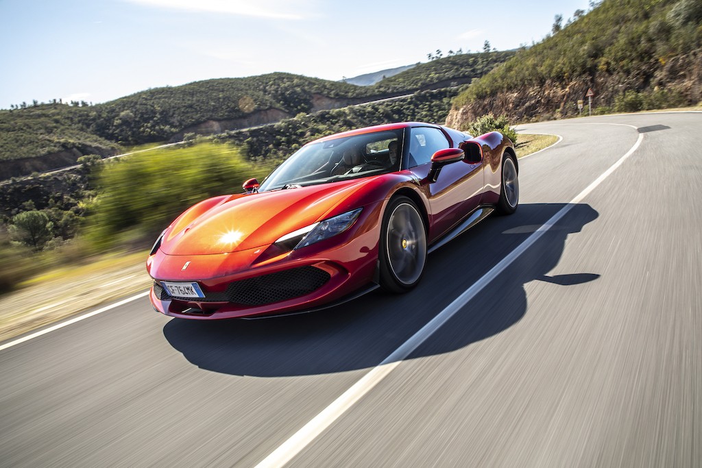 Ferrari 296 GTB: primo contatto con il colibrì di Maranello