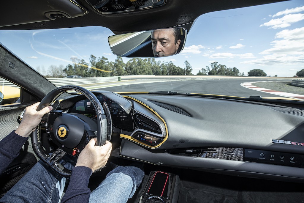 Ferrari 296 GTB: primo contatto con il colibrì di Maranello