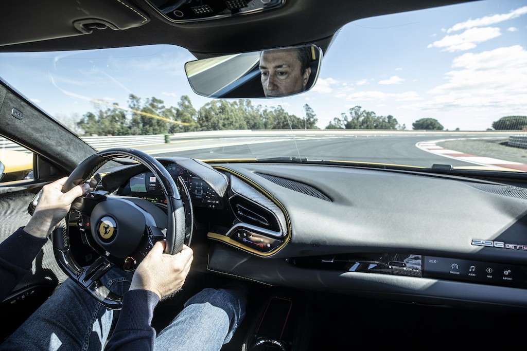 Ferrari 296 GTB: primo contatto con il colibrì di Maranello