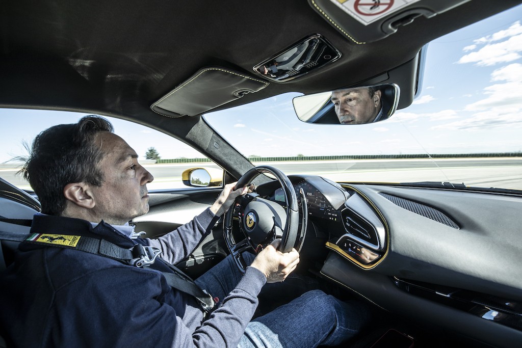 Ferrari 296 GTB: primo contatto con il colibrì di Maranello