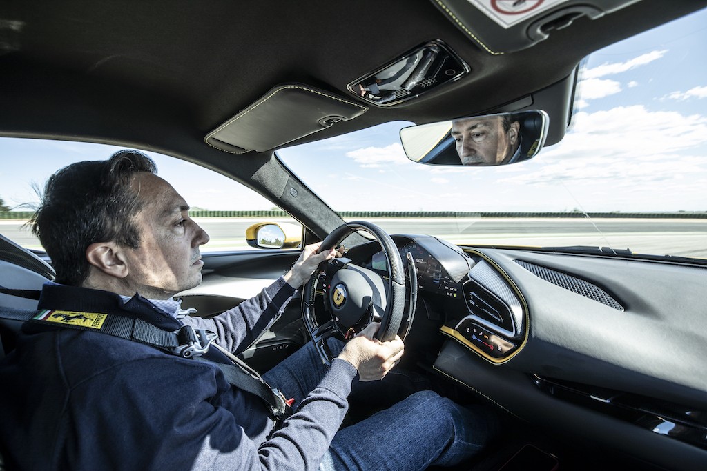 Ferrari 296 GTB: primo contatto con il colibrì di Maranello