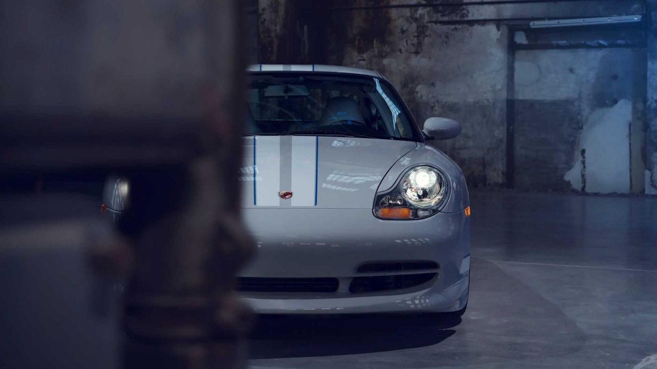 Porsche 996 restomod: le immagini