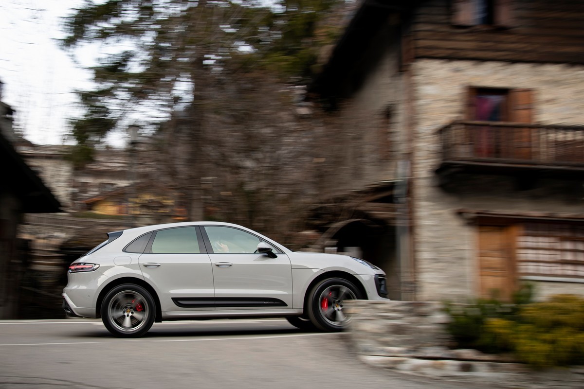 Porsche Macan 2022: primo contatto