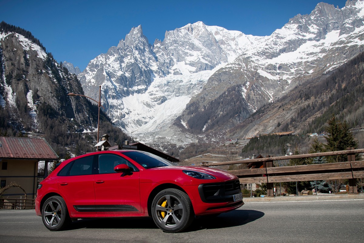 Porsche Macan 2022: primo contatto