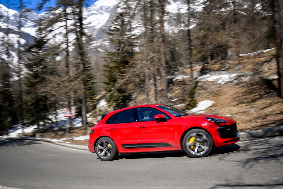 Porsche Macan 2022: primo contatto