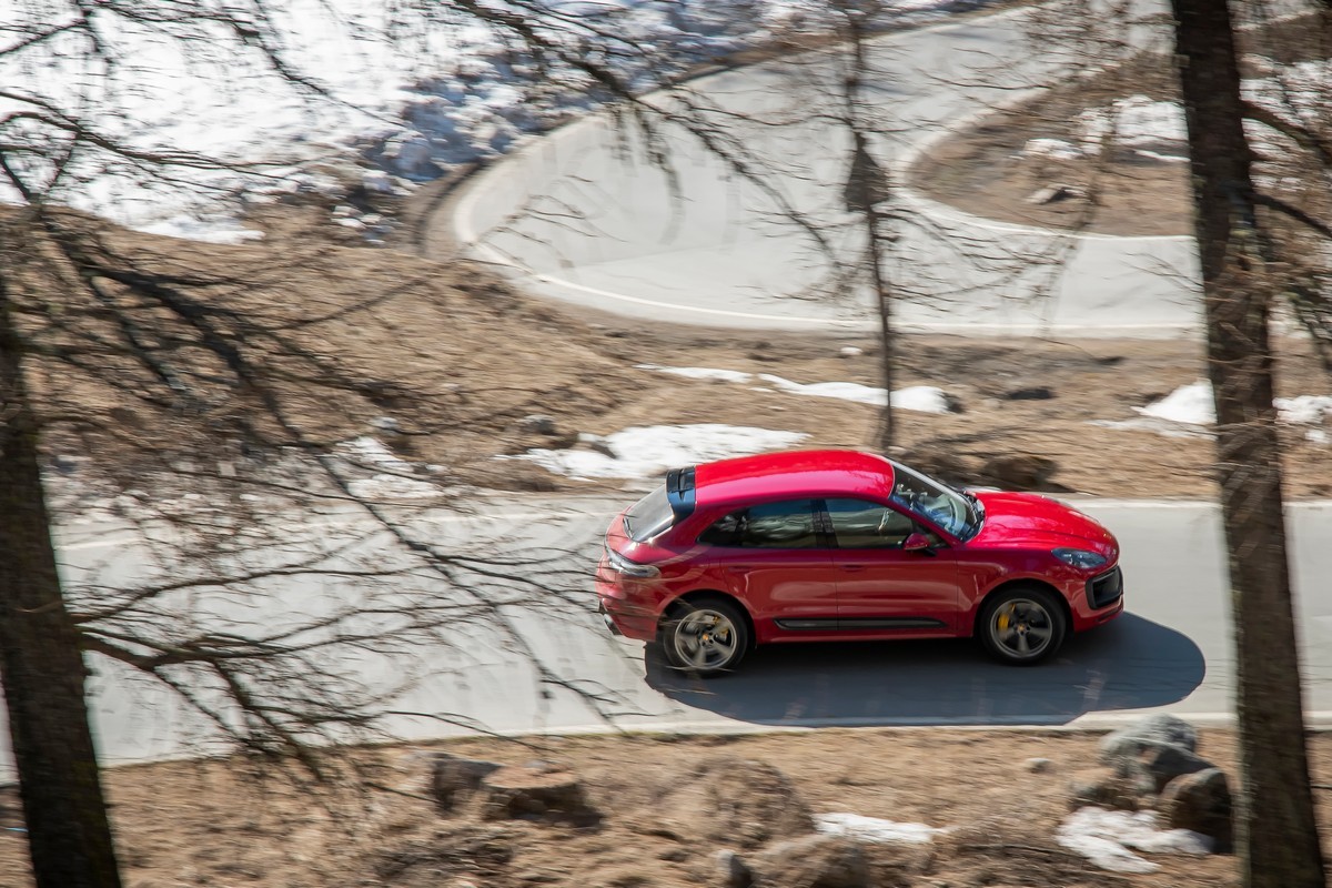 Porsche Macan 2022: primo contatto