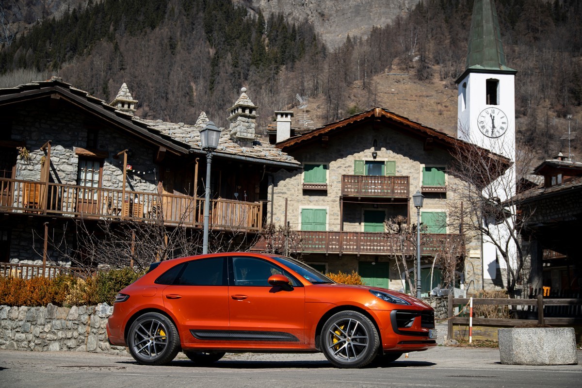 Porsche Macan 2022: primo contatto