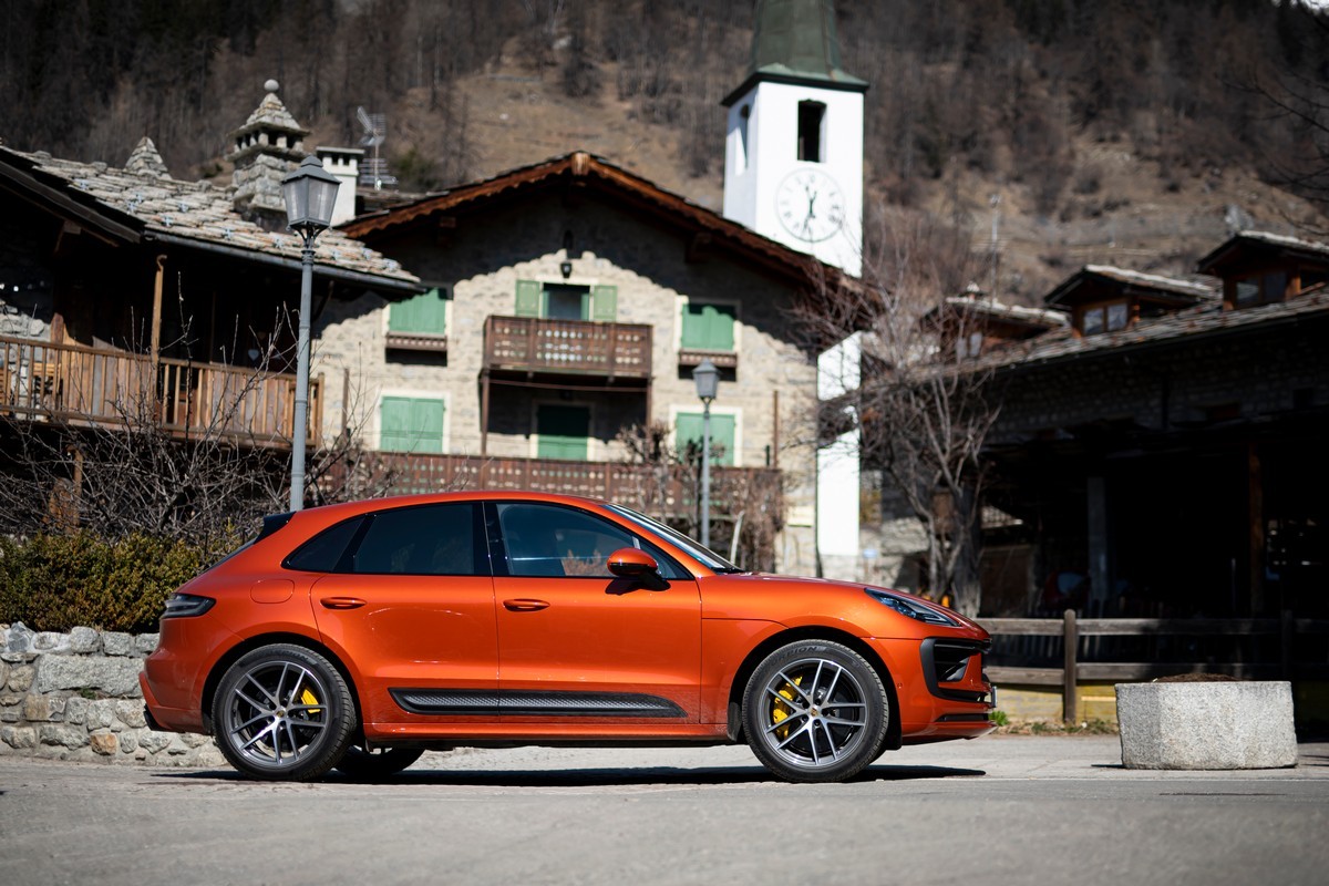 Porsche Macan 2022: primo contatto