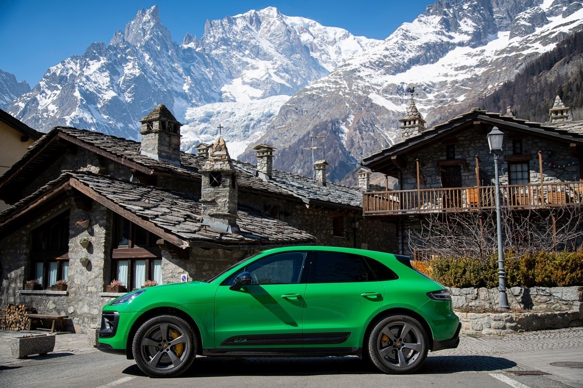 Porsche Macan 2022: primo contatto