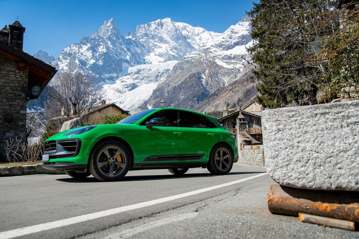 Porsche Macan 2022: primo contatto