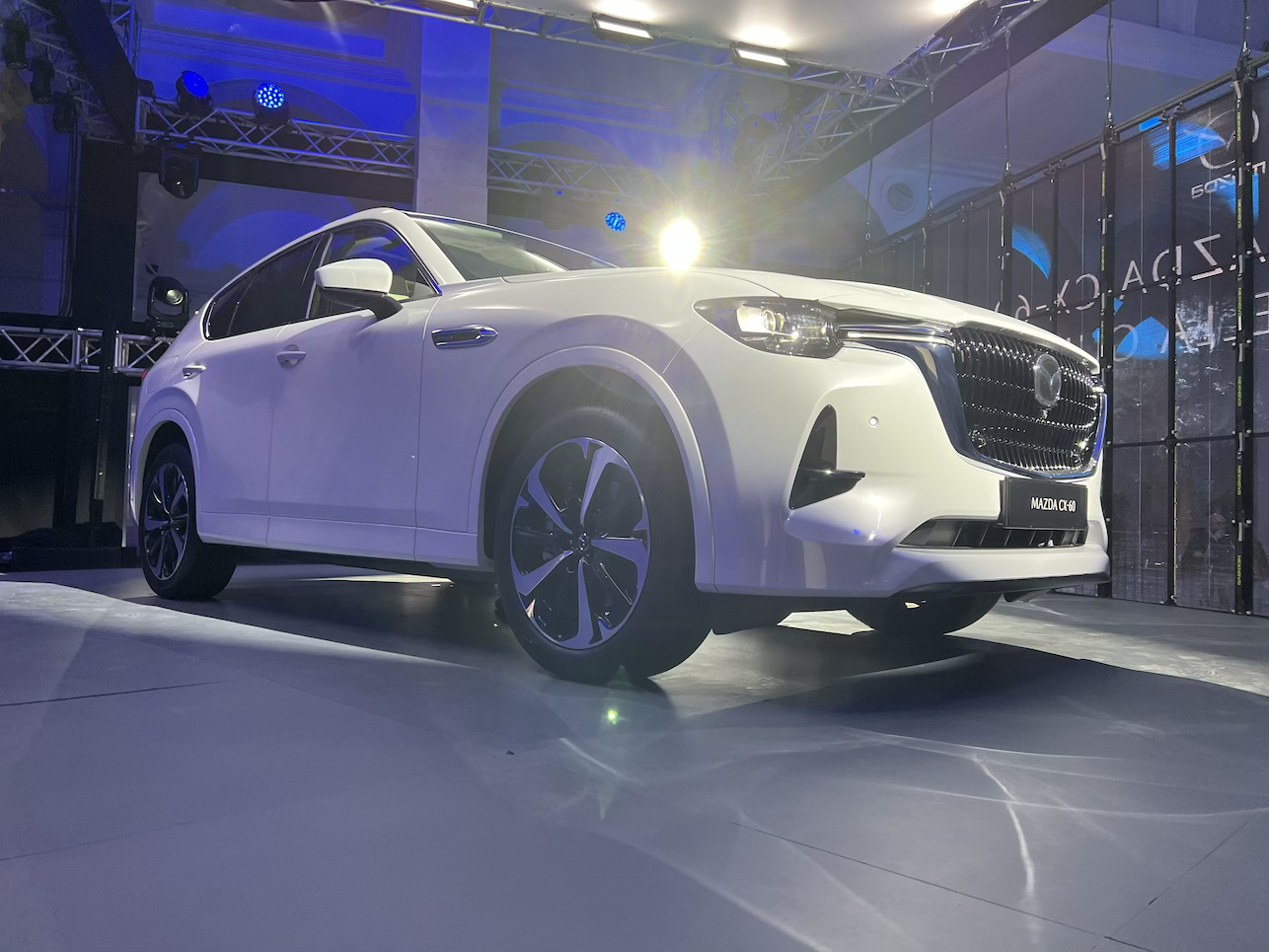 Mazda CX-60: le immagini